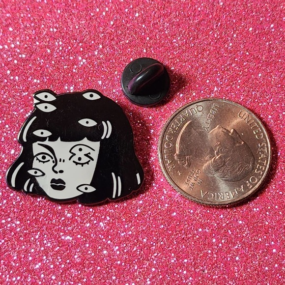 Junji Ito Uzumaki Eyes Japanese Horror Manga Enamel Pin - Picture 2 of 3